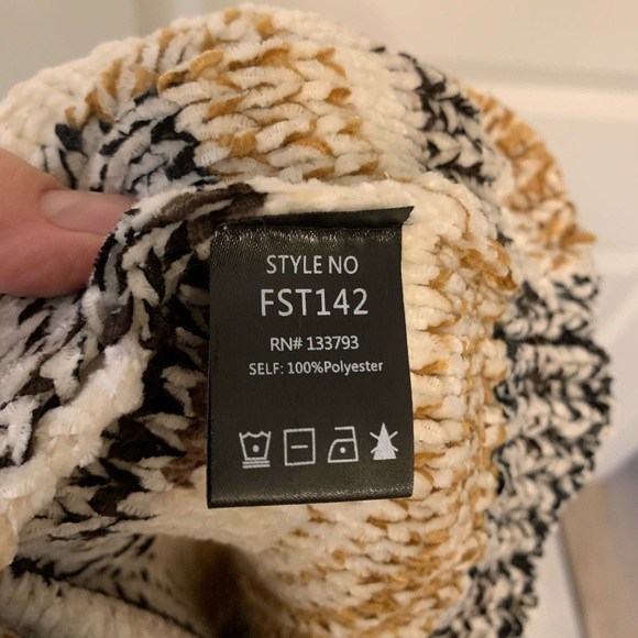 POL Abstract Stripe V-Neck Pullover Sweater NWOT 🌴 - Picture 10 of 11